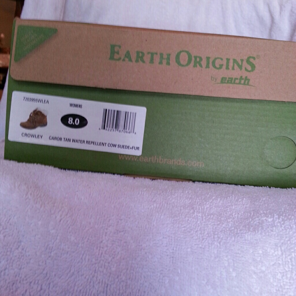 New (in-box)Earth Origins Crowley Ankle Boot